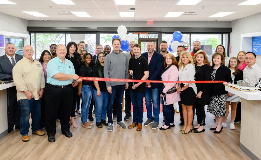 Lake Jackson Mayor Gerald Roznovsky joined Comcast and community leaders for a ribbon cutting