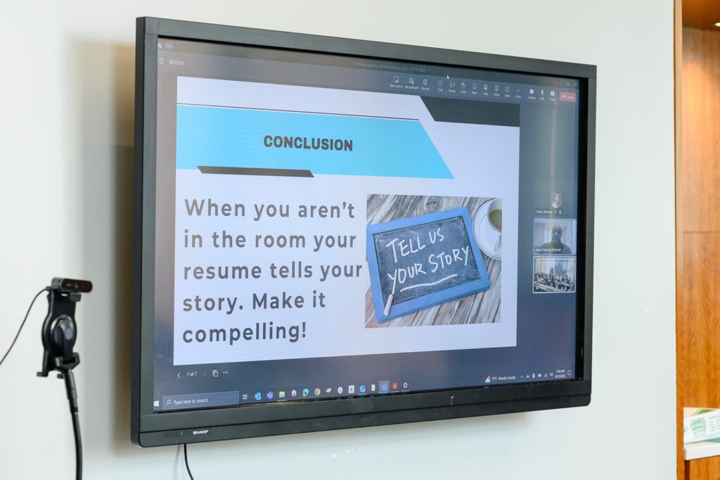 A powerpoint slide is displayed on a monitor during the learning session.